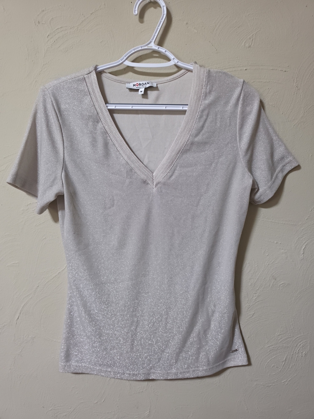 Morgan de Toi Shimmery Cream V-Neck Short Sleeve Top